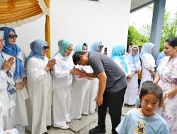 Gubernur Sumut Bobby Nasution Saksikan Penyembelihan Hewan Kurban di Kampung Nelayan