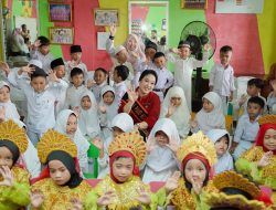 Bantu Pemenuhan Gizi Anak, Airin Rico Waas Berikan Makanan Tambahan di TK Azhura Kelurahan Rengas Pulau