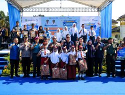 Gebyar Pendidikan dan Kebudayaan Berlangsung Meriah dan Seru, Rico Waas Serahkan IIjazah Program Tebus Ijazah dan Launching Regrouping Sekolah