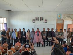 Anggota DPR RI Sabam Sinaga bersama Bupati dan Ketua DPRD Humbahas Serahkan PIP di UPT SMP N 015 Lintongnihuta