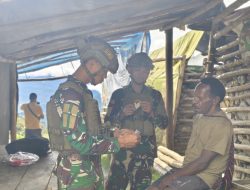 Satgas TNI Gelar Pelayanan Kesehatan, Bantu Warga Weni Yang Derita Sakit Gigi 3 Minggu