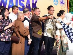 Wong Bersama Rico Lepas Pawai Waisak 2025