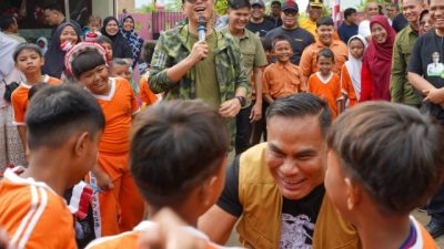 Rico Bersama Saipul Bahri Sapa Murid dan Warga Terjun di SDN 067263 Medan Marelan