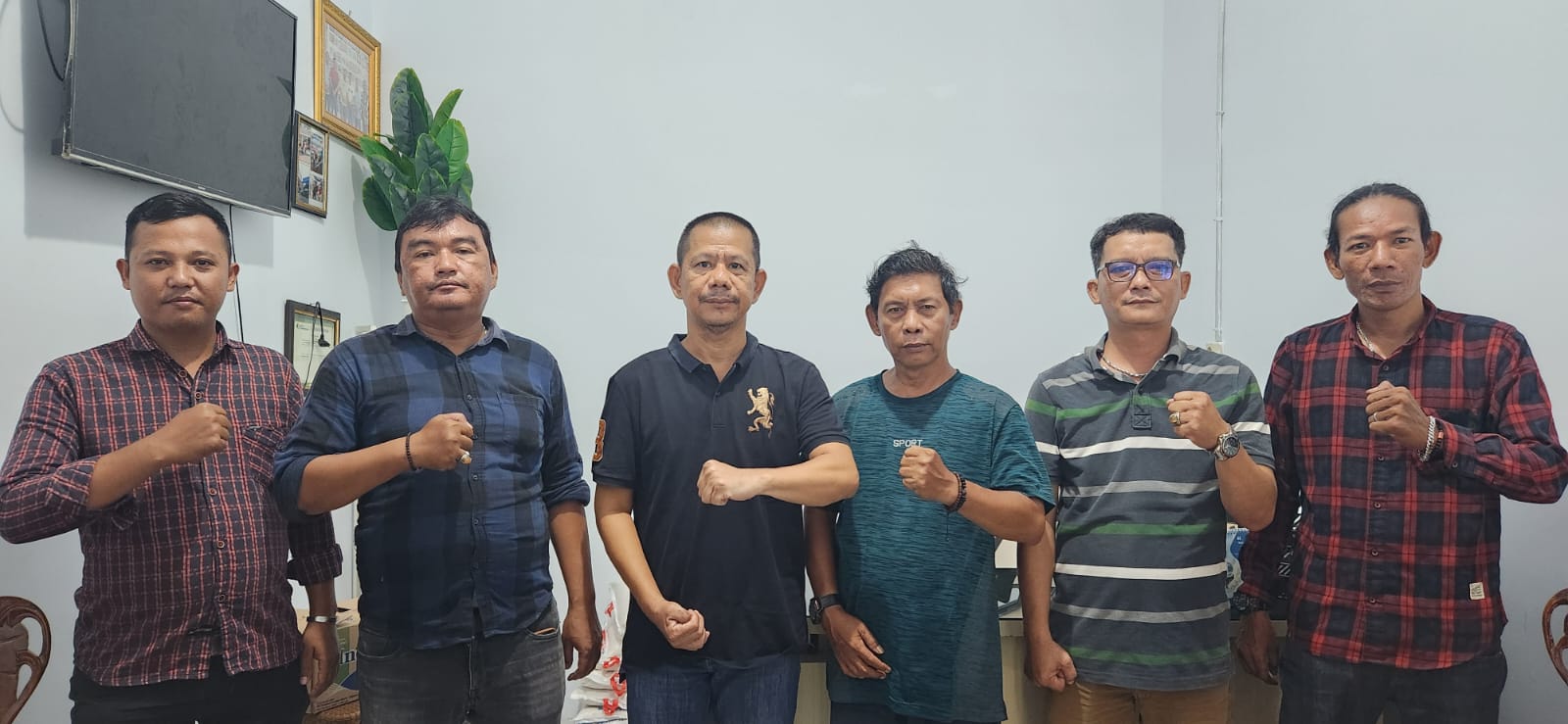 Pewarta Polrestabes Medan Tebar Berkah, Wartawan Kompak Berbagi di Jumat Penuh Kepedulian 1 1e8c8e32 f7db 49ca 9ab7 757529deae2e