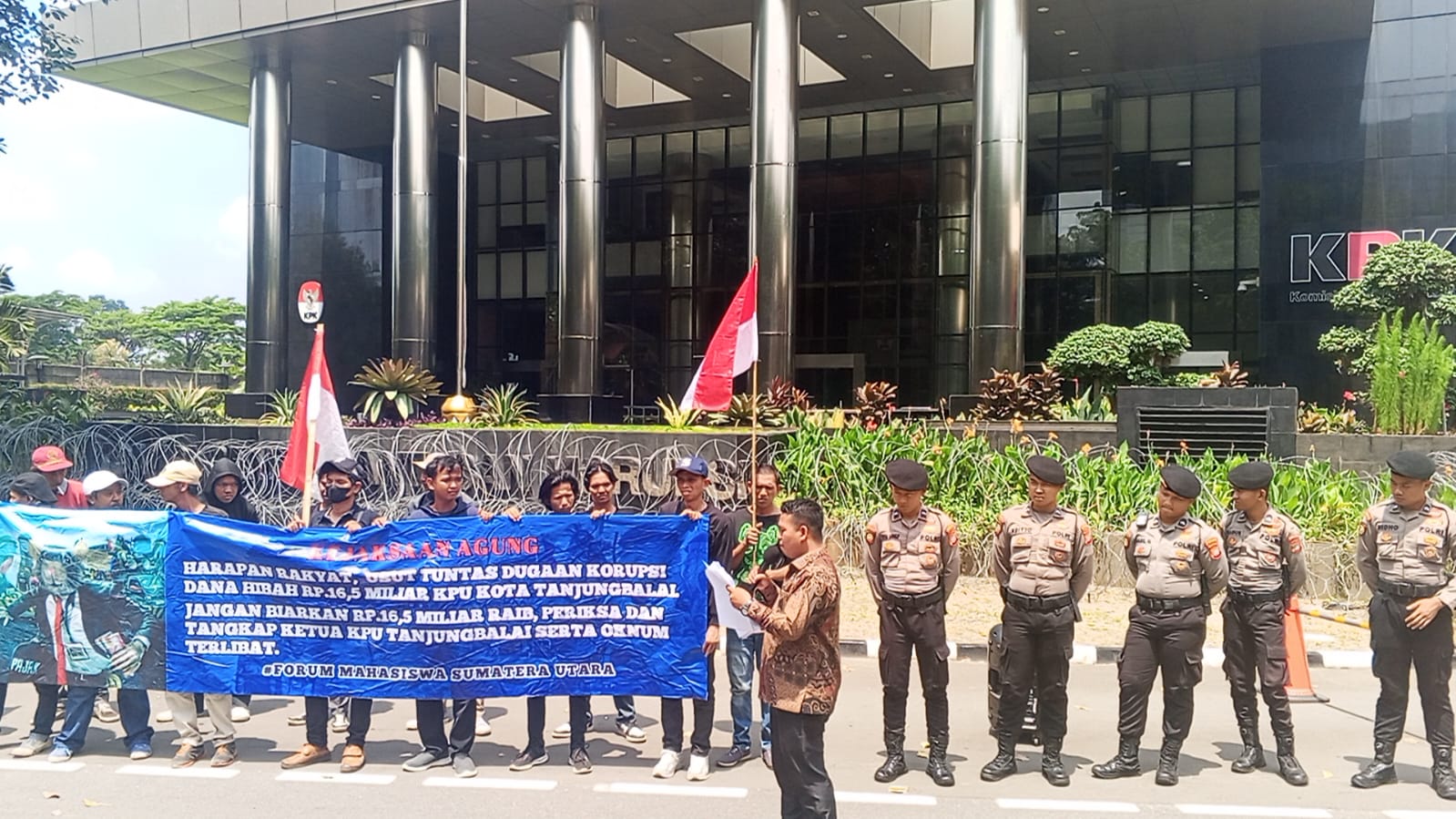 FORMASU Desak KPK dan Kejagung Tangkap Ketua, Sekretaris, dan Divisi Hukum KPU Kota Tanjungbalai Terkait Dugaan Korupsi Dana Hibah Rp16,5 Miliar 2 5aee2223 14e4 4b38 b3b2 a4108a6a7e26