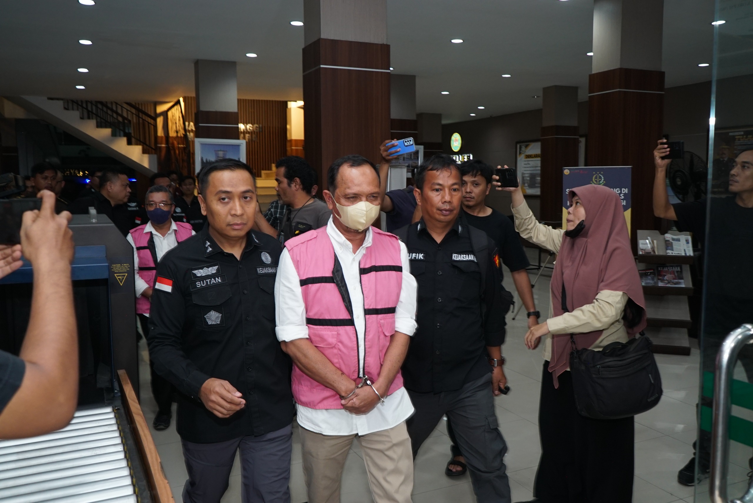 Dua Mantan Pejabat BPN Ditahan, Diduga Terlibat Korupsi Pelepasan Aset PTPN I untuk Citraland 5 IMG 20251014 WA0227