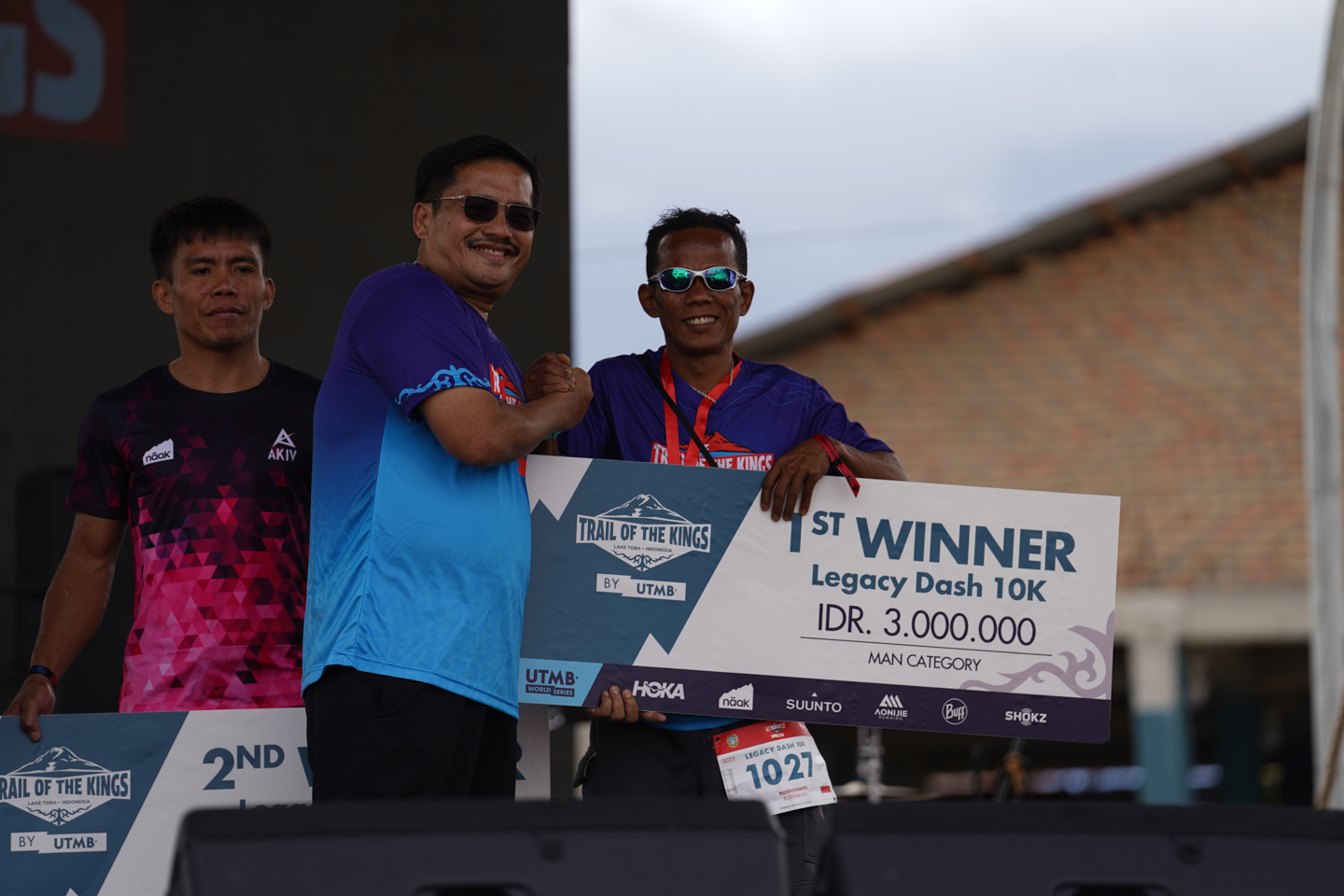 Sekda penyerahan hadiah UTMB