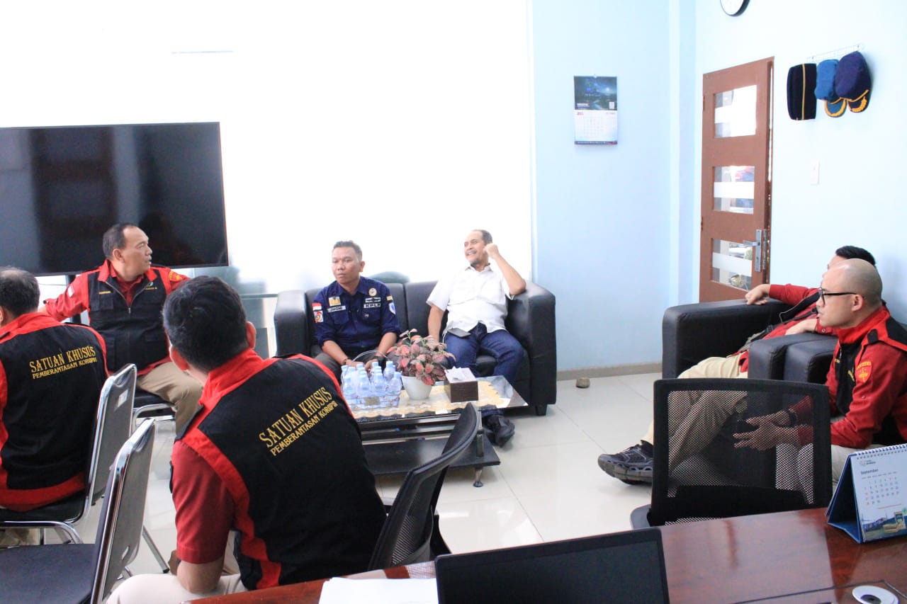 Kejati Sumut Geledah PT Pelindo dan KSOP Belawan, Usut Dugaan Korupsi PNBP Jasa Kepelabuhanan Miliaran Rupiah 4 a61b0c5f 23d1 4074 a642 be79effe6281