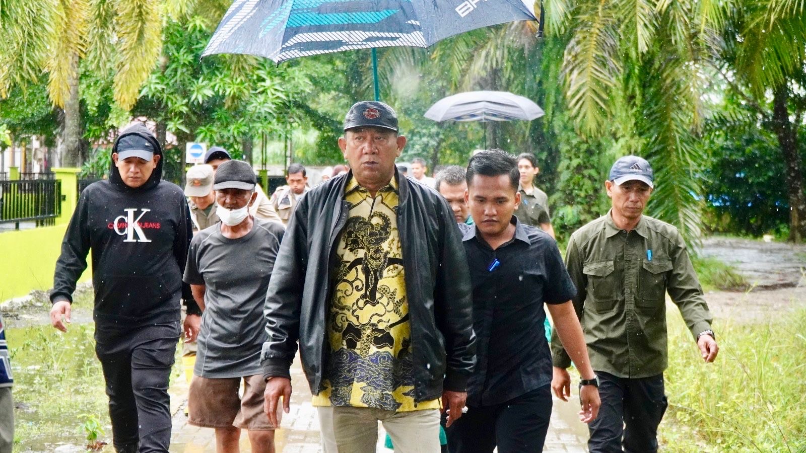 Bupati Langkat Syah Afandin Tinjau Langsung dan Salurkan Bantuan untuk Warga Terdampak Banjir 4 43022f93 ee85 4fb7 9876 0fb434e99b03
