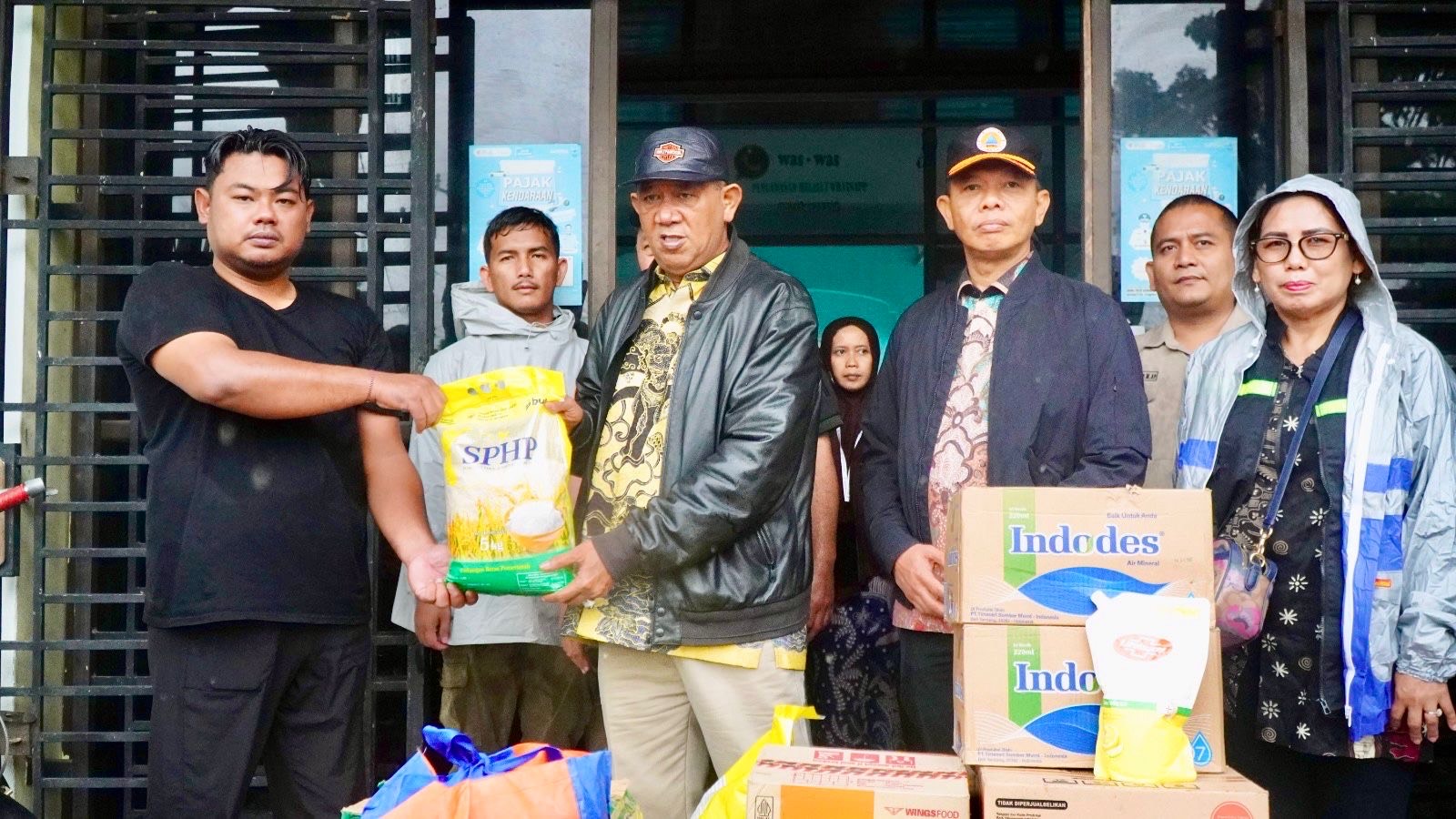 Bupati Langkat Syah Afandin Tinjau Langsung dan Salurkan Bantuan untuk Warga Terdampak Banjir 5 9dddcace d0ac 48be b93f b7fa5c2a43ab