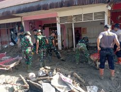 Satgas Gulbencal Yon Armed 2/Kilap Sumagan Bersama Yonif TP 905 dan Koramil 01/BT Bersihkan Fasilitas Umum Pascabanjir di Batangtoru