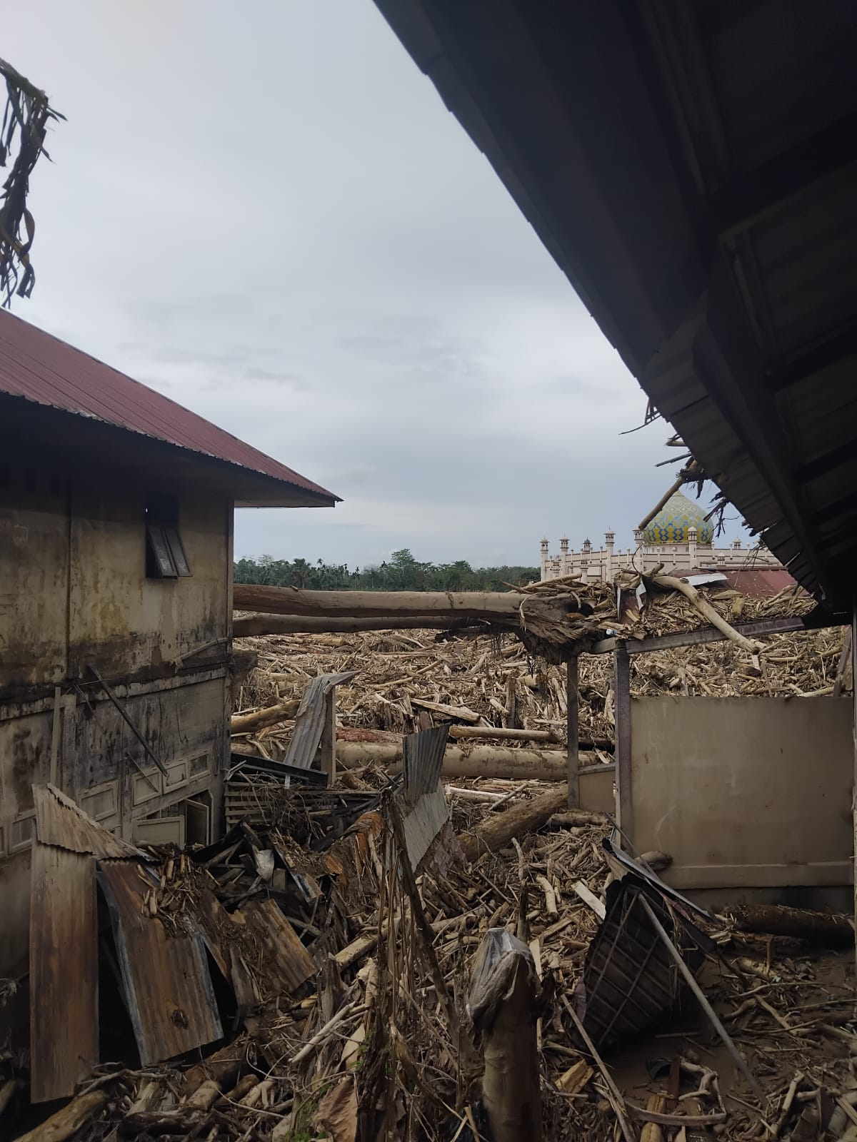 Banjir Bandang Lumpuhkan Aktivitas Pesantren Darul Mukhlisin Aceh Tamiang 2 IMG 20251217 WA0174