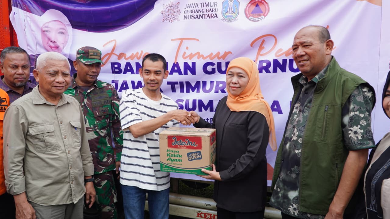 Sinergi Bupati Syah Afandin dan Gubernur Jatim Khofifah Pantau Kondisi Pengungsi Banjir di Langkat 3 WhatsApp Image 2025 11 30 at 16.43.42