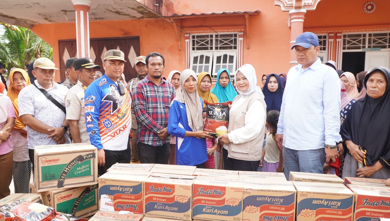 Bupati Langkat Pastikan Kehadiran Pemerintah, Salurkan Bantuan ke Warga Salahaji Pematang Jaya 4 fdfa8892 acf5 4066 b48e 9fa9d18becaf