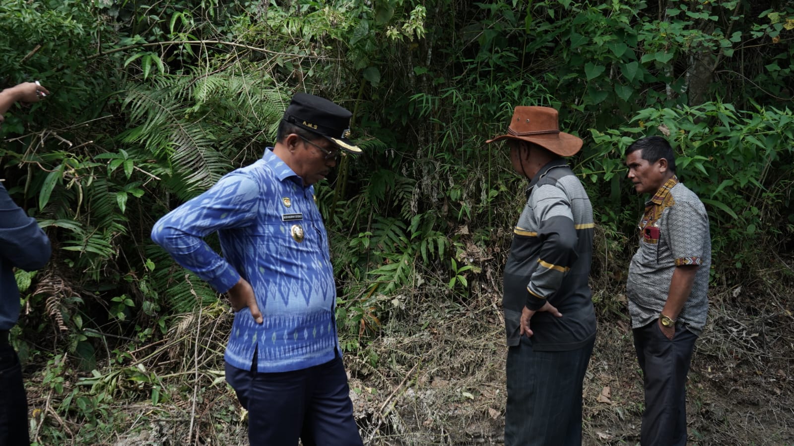 Warga Keluhkan Kondisi Irigasi dan Jalan Usaha Tani, Wabup Toba Turun Selesaikan Persoalan 2 IMG 20260115 WA0191
