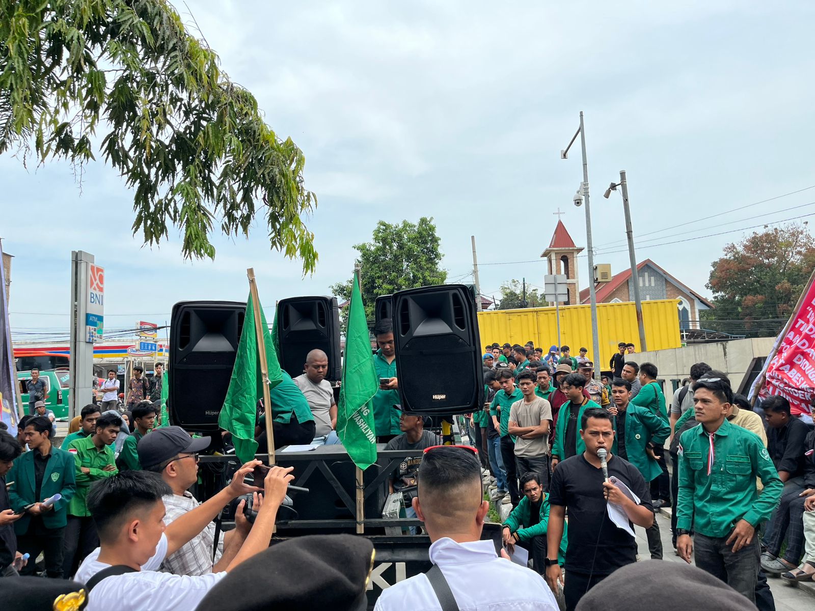 Aksi di Polda Sumut, HIMMAH Desak Kapolrestabes Medan Dicopot Karena Dinilai Tebang Pilih Kasus Narkoba dan Korupsi 3 IMG 20260209 WA0124