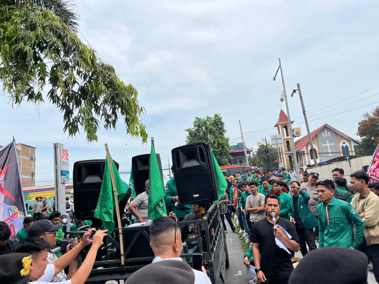 Aksi di Polda Sumut, HIMMAH Desak Kapolrestabes Medan Dicopot Karena Dinilai Tebang Pilih Kasus Narkoba dan Korupsi 4 IMG 20260209 WA0127