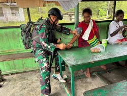 Satgas Pamtas Yonif 410/Alg Berikan Edukasi dan Yankes Door to Door di Kampung Jagiro