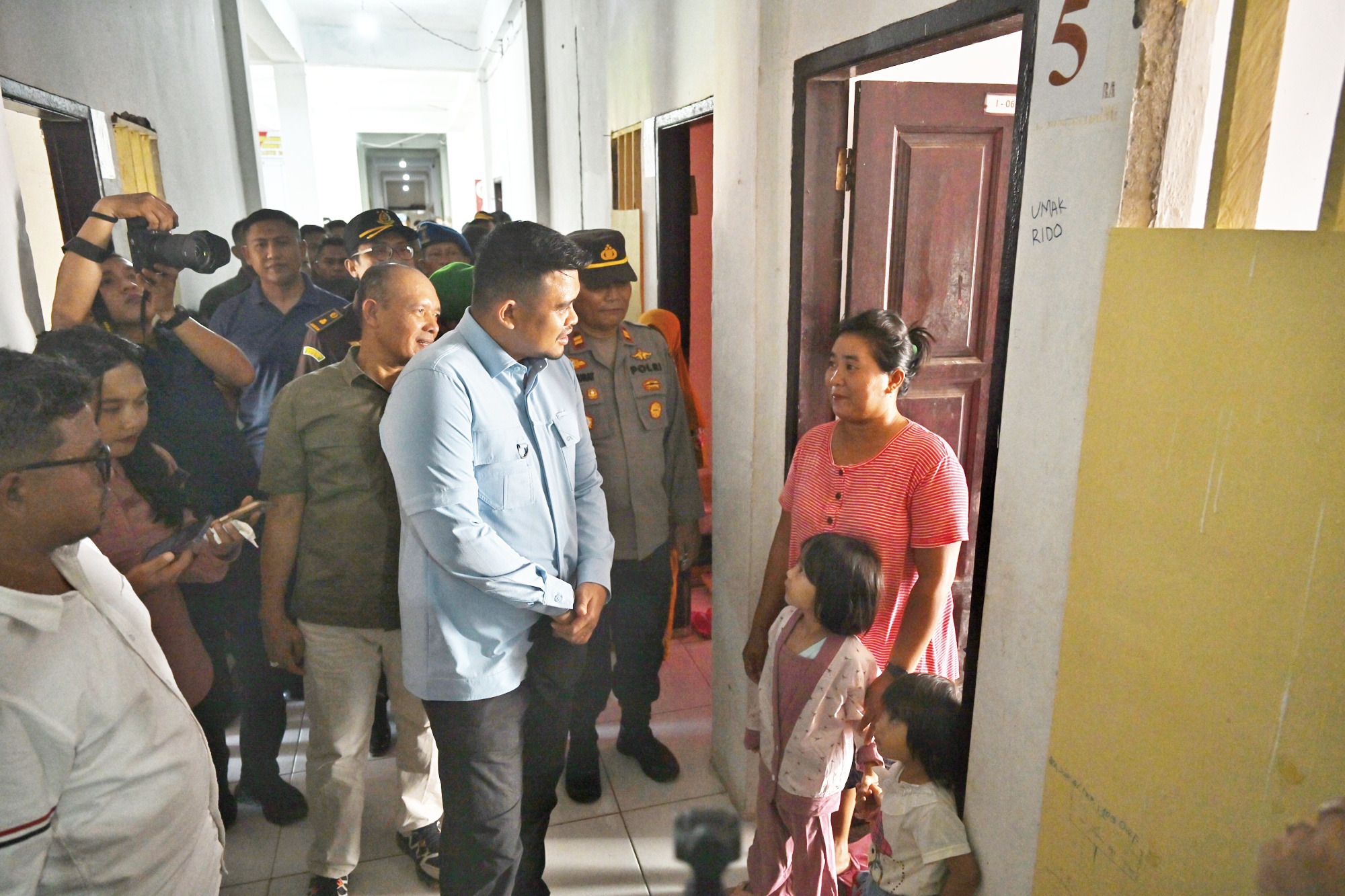 Gubsu Meninjau Huntara dan Huntap di Pinangsori Tapteng 7 .jpg 1 1