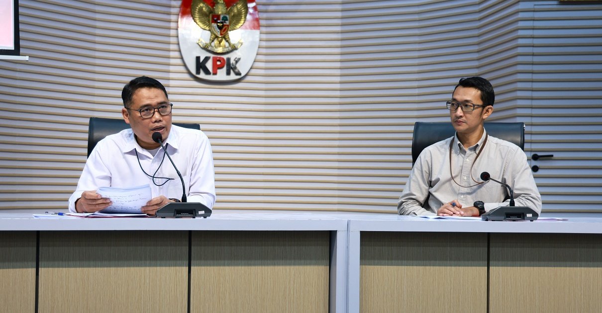 KPK Tangkap Tangan Tersangka Dugaan TPK Pengadaan Jasa Outsourcing di Kabupaten Pekalongan image large