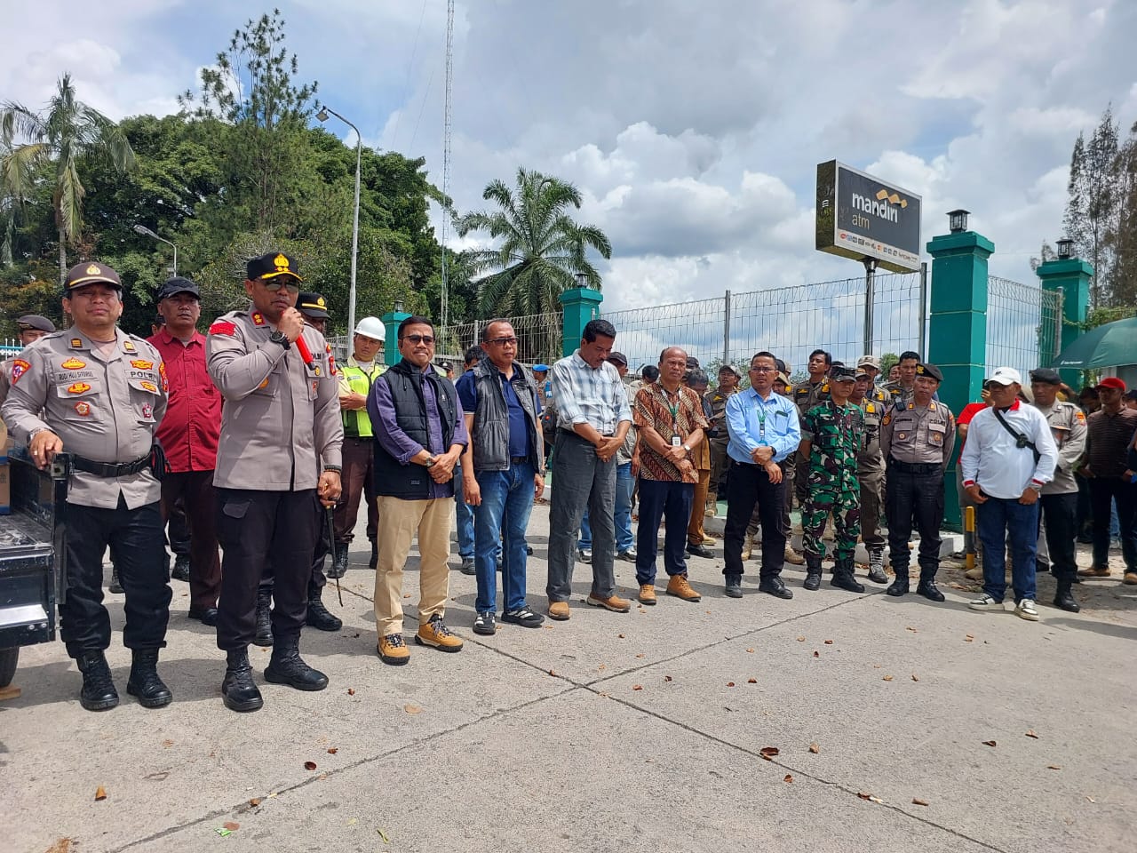 Karyawan PT TPL Gelar Aksi Tuntut Pesangon 1,75 Kali Ketentuan 2 b669d558 c51d 42e6 a1e1 156ac6d2752e