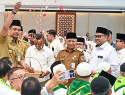 Tepung Tawari Calon Jemaah Haji, Bobby Nasution: Jaga Kesehatan, Kekompakan, dan Nama Baik Sumut