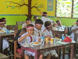 Mendukung Program Pemerintah, Satgas Swasembada Yonif 643/Wns Koops TNI Habema Simulasikan Makan Bergizi Gratis