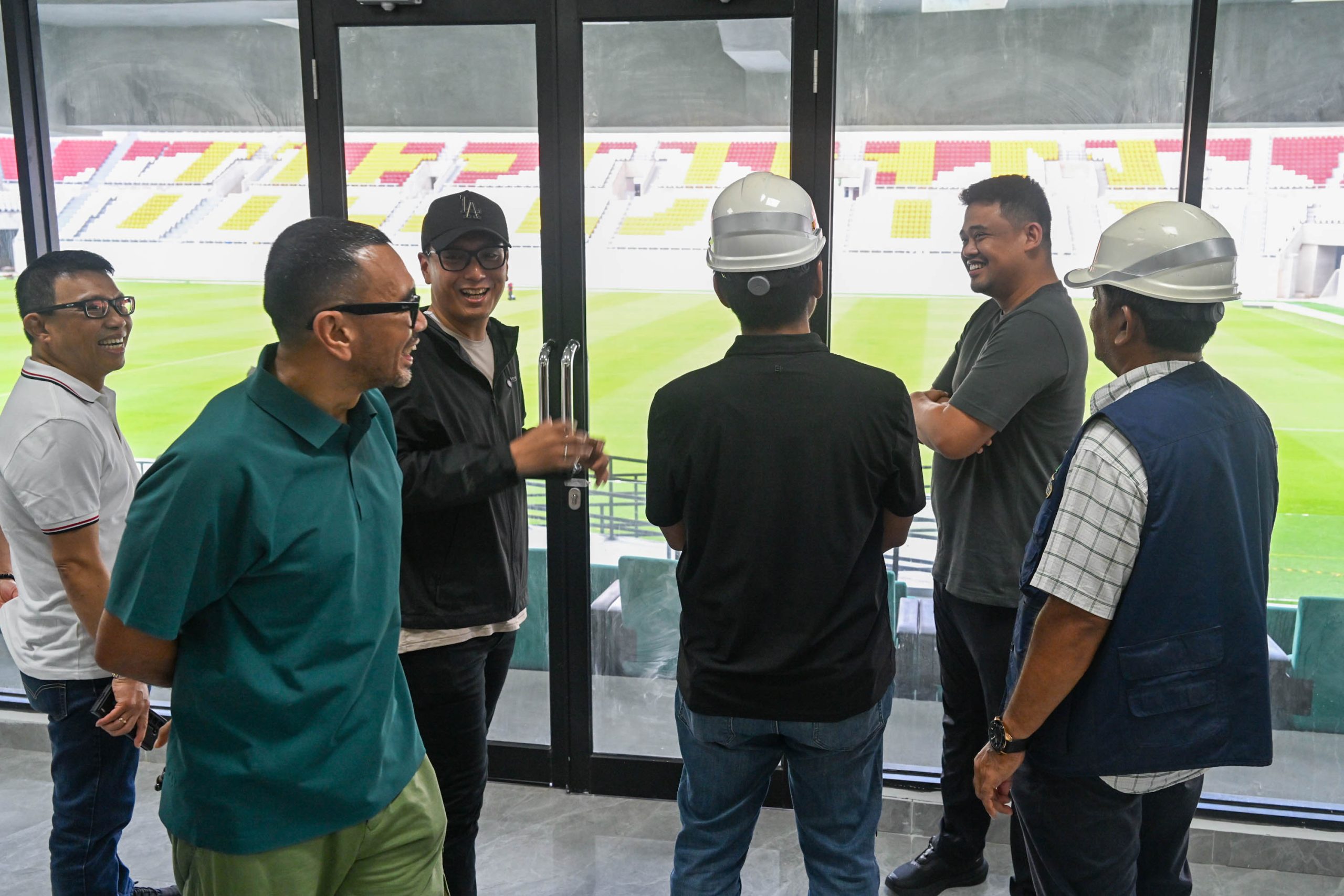 Gubsu meninjau stadion teladan 2.jpg scaled