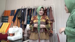 Harmoni Wastra dan Modernitas: Jejak Kreatif Ny. Almira Try Suhandy MS dalam Menembus Batas Mode