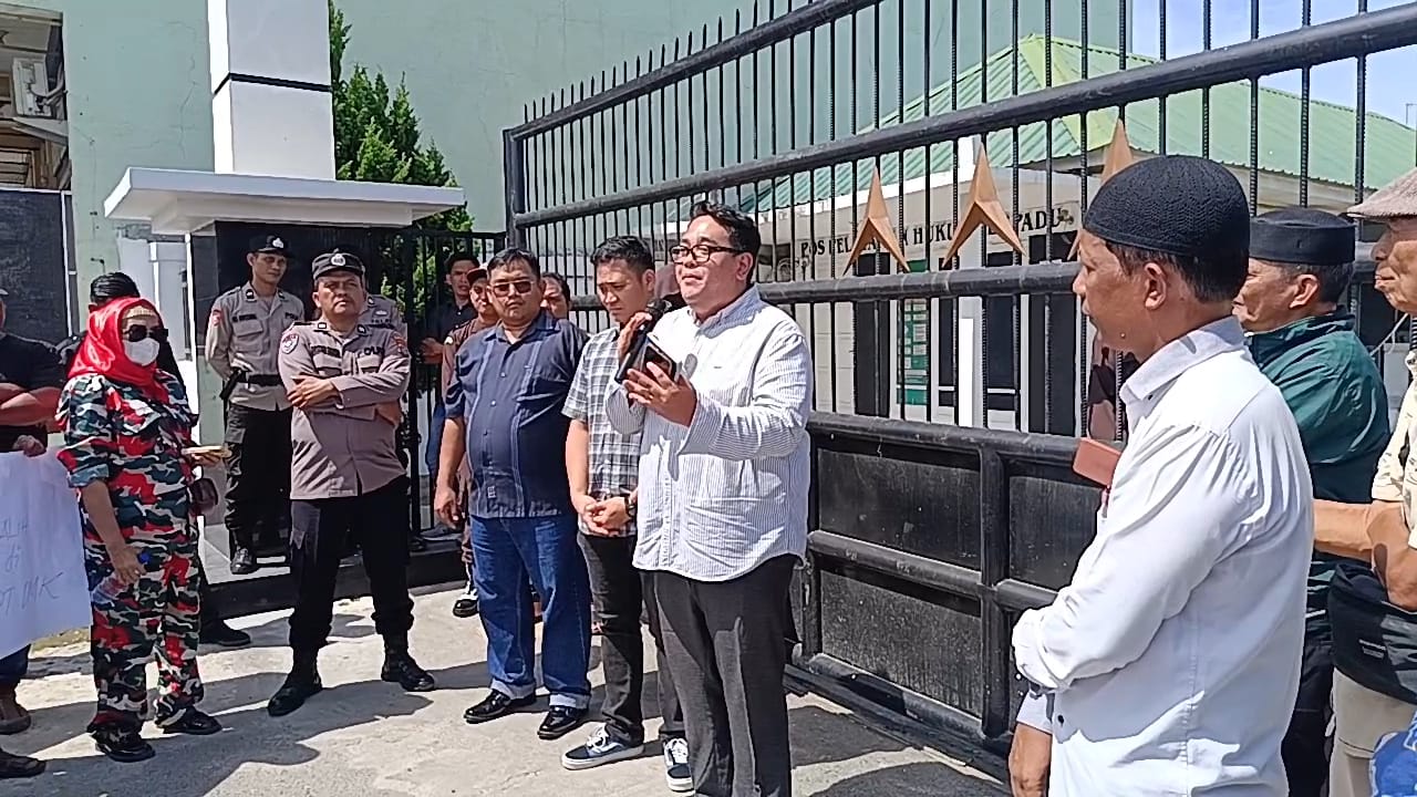 Petani Plasma Kelompok 80 Minta Kajari Sergai Periksa Dokumen Tanah Penggarap di Lahan Eks HGU PT DMK 3 IMG 20260513 WA0137