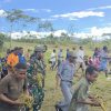 Membina Generasi Muda Papua, Satgas Yonif 521/DY Hadir dalam Acara Kelulusan dan Pelepasan Siswa Kelas XII SMAN di Distrik Eragayam