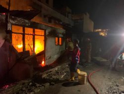 Tiga Unit Rumah Terbakar, Damkar Tebing Tinggi Kerahkan Lima Armada