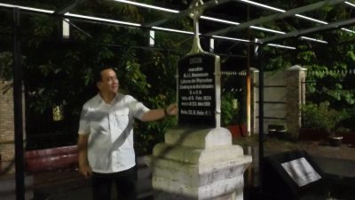 Diguyur Hujan, Effendi Simbolon Ziarah ke Makam Rasul Bangso Batak I.L. Nommensen di Sigumpar