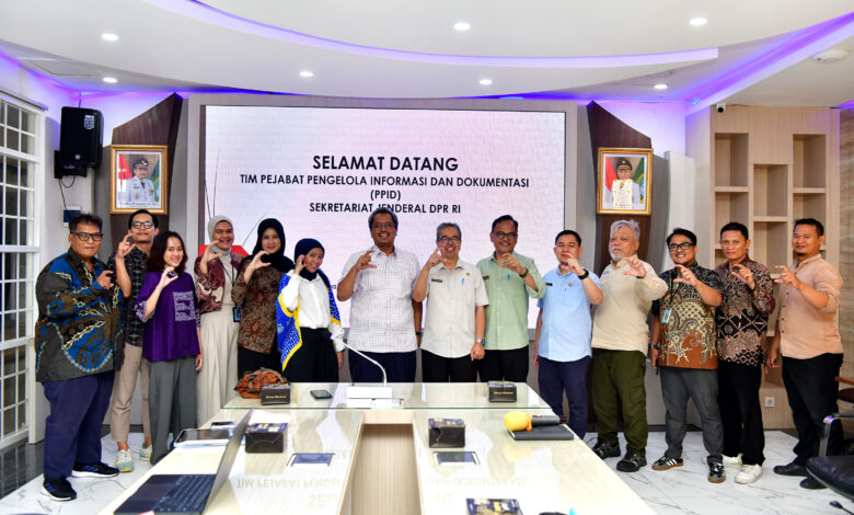 Dok Kunjungan Tim PPID Sekretariat Jenderal DPR RI ke Dinas Kominfo Sumut 8.JPG 780x470 1