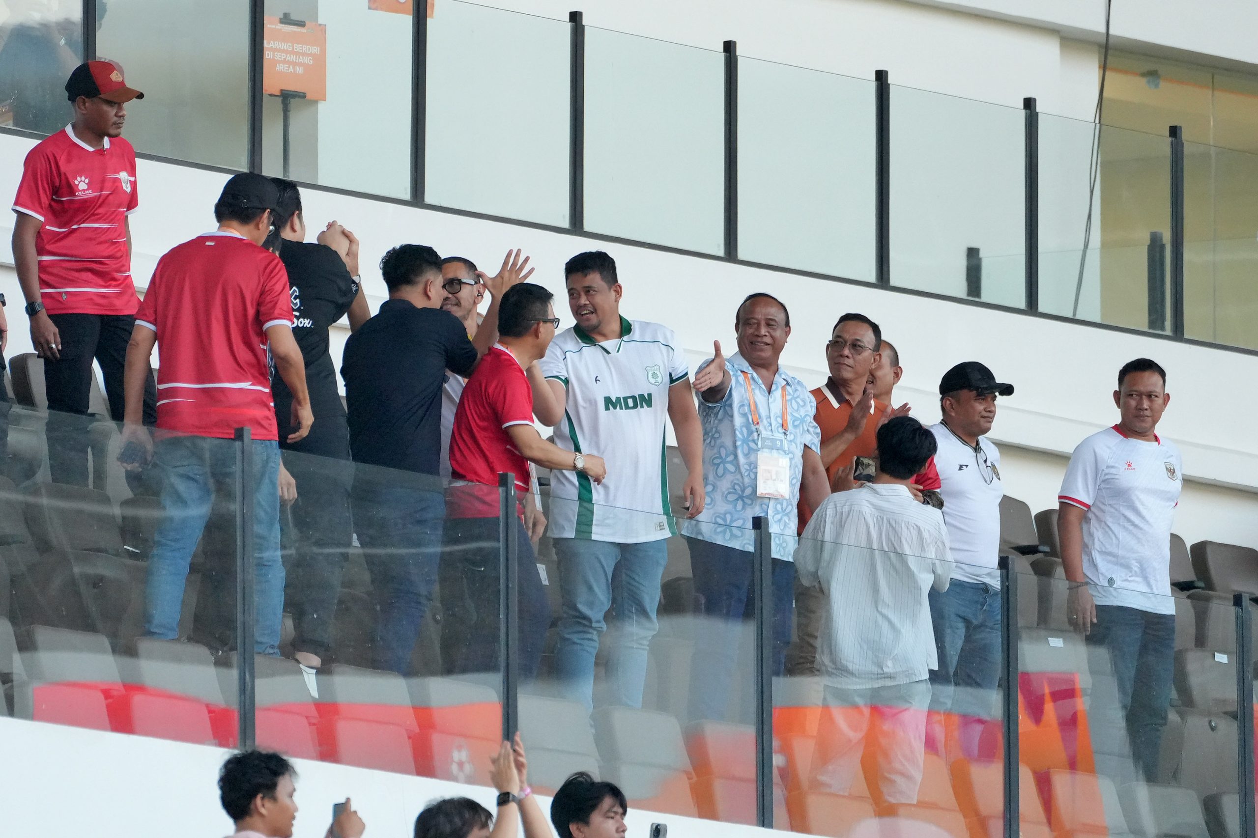 Foto Gubenur Sumut Saksikan Laga Indonesia vs Kamboja Perebutan Peringkat Ketiga 2.jpg scaled