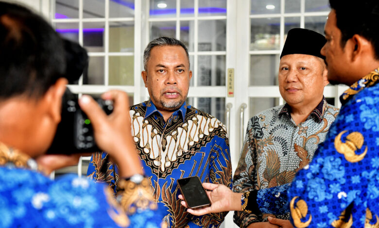 Foto Tim Pansel Wawancara Calon Anggota Komisi Informasi Sumut 8 780x470 1
