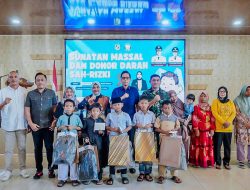 Rico Waas Bawa Keceriaan di Sunat Massal Sah-Rizki, 42 Anak Ikut dan Ibu Tunggal Terima Santunan