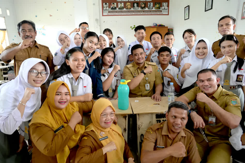 Foto Gubernur Sumut Kunjungi SMA Negeri 1 Kota Binjai 10.jpg 3