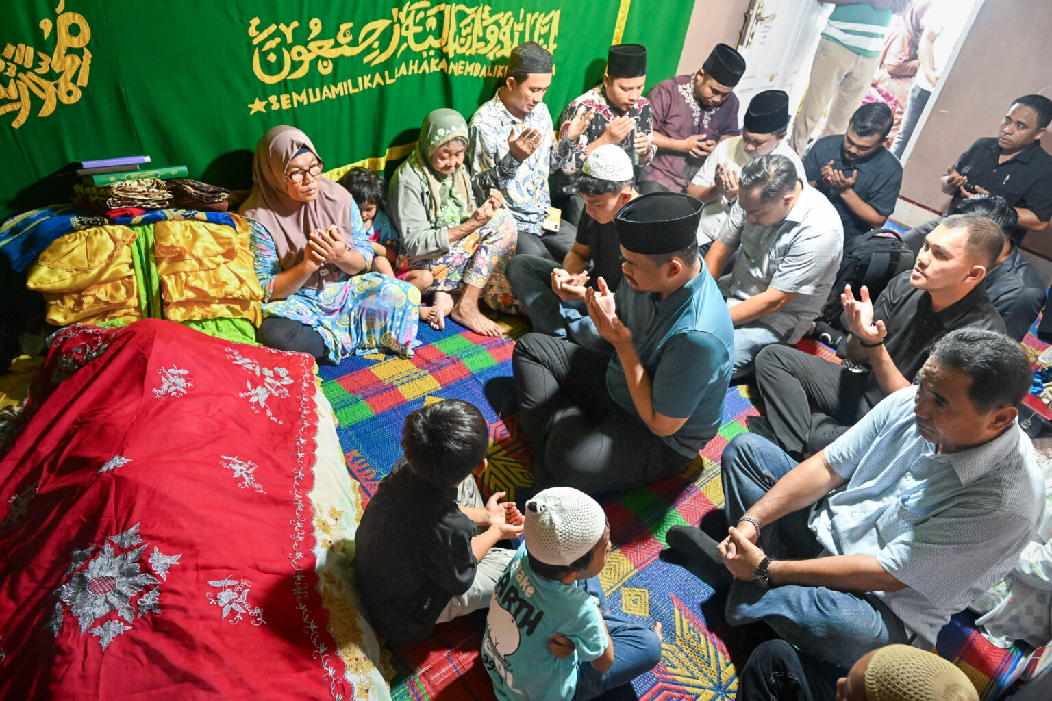 Gubsu melayat warga 2.jpg 780x470 1
