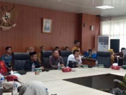Pimpinan DPRD Sambut Parliament Tour Mahasiswa Undhar