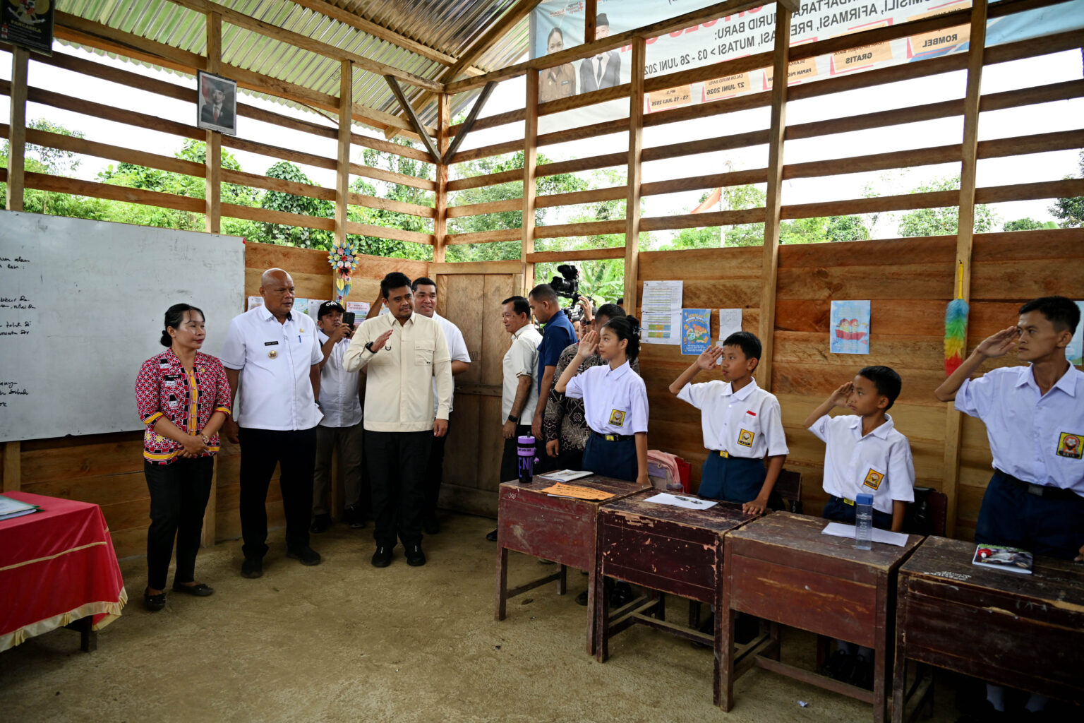 060826 GUBSU TINJAU SMPN 4 SITOLU ORI 04.jpg 1536x1024 1