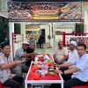 Cicip Kerang Rebus Idola, Rustam Effendi: Sambalnya Mantap, Kerangnya Segar