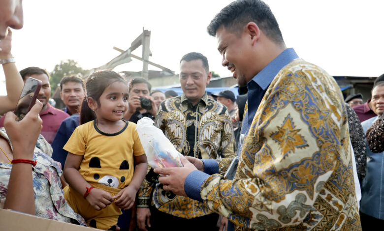 Foto Gubernur Sumut Kunjungi Rumah Korban Puting Beliung Johor 3 780x470 1