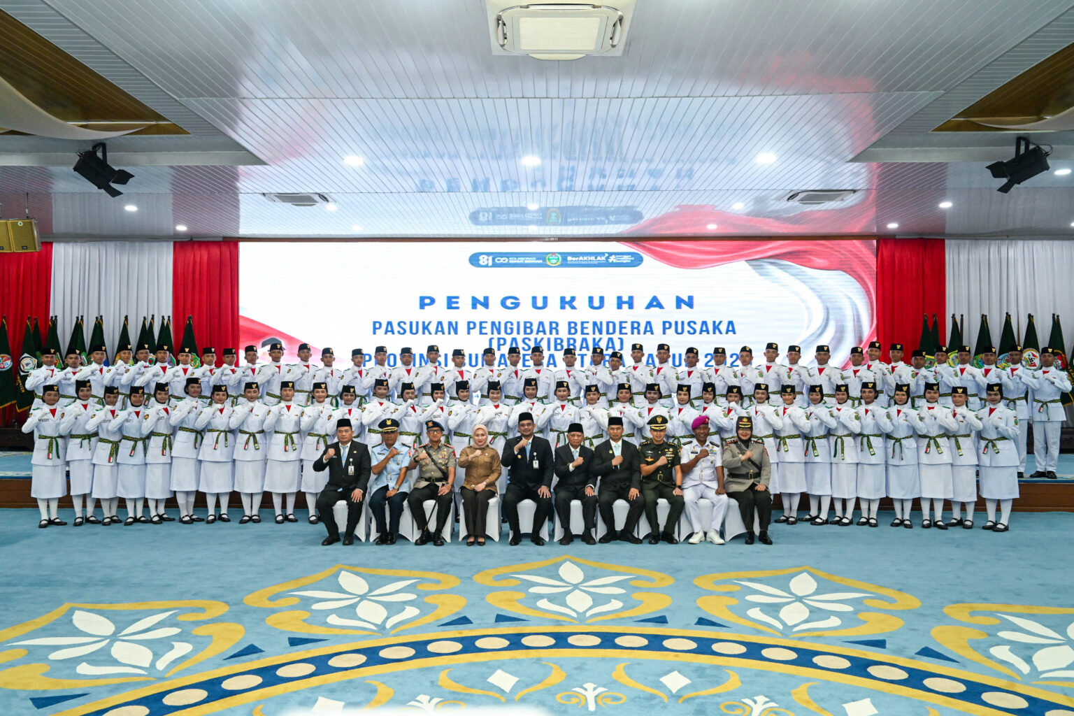 Gubsu kukuhkan Paskibraka 6.jpg 1536x1024 1