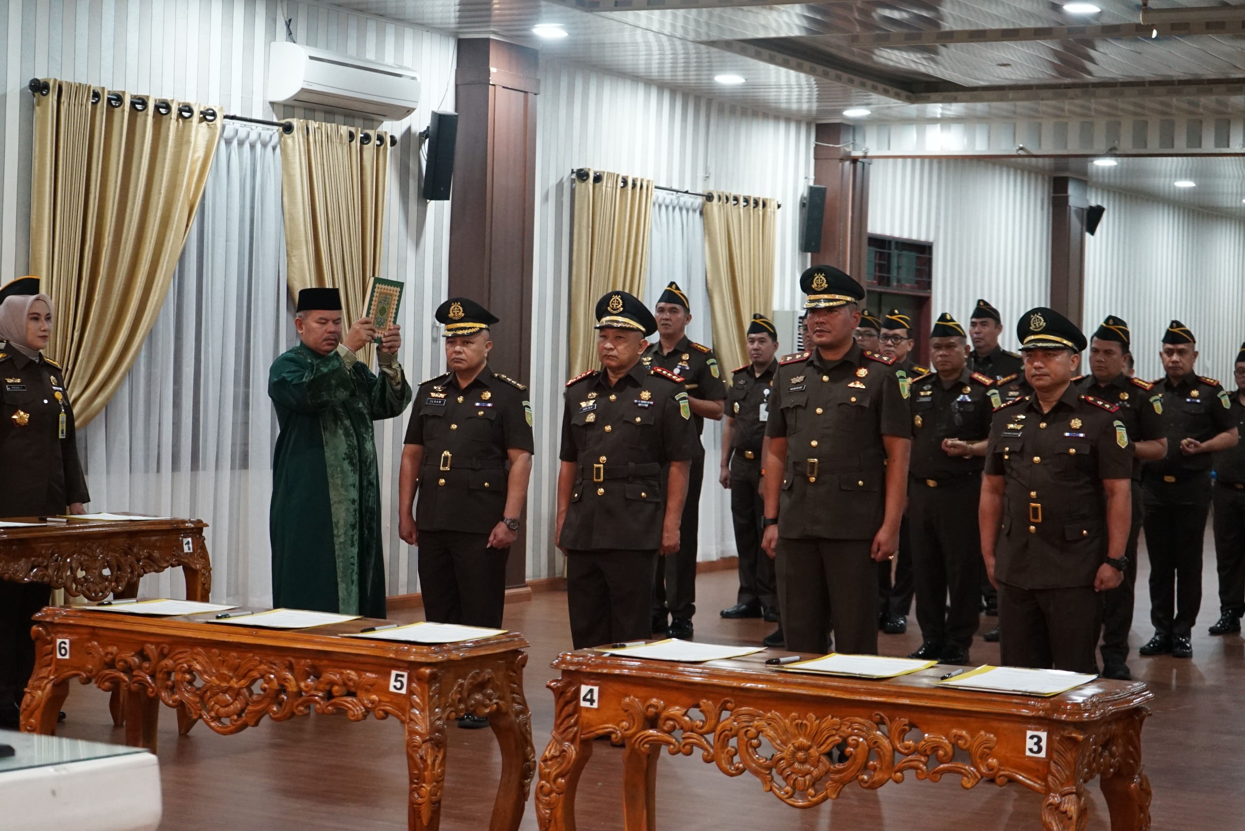 Lantik Asisten Pemulihan Aset dan 5 Kajari, Kajati Sumut Tegaskan Jaga Integritas dengan Iman serta Loyalitas 3 IMG 20260813 WA0093