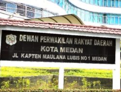 Penjelasan soal Kendaraan Dinas Ketua DPRD Medan Pasca Tertimpa Pohon