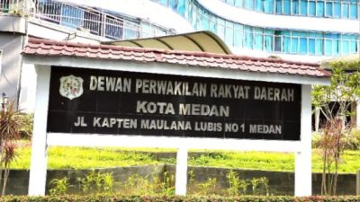 Penjelasan soal Kendaraan Dinas Ketua DPRD Medan Pasca Tertimpa Pohon