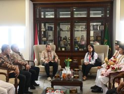 Pj Sekdaprov Sumut Sambut Kepulangan Dua Paskibraka Nasional Asal Toba
