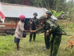 Mempererat Hubungan dengan Masyarakat Walesi, Satgas Pamtas RI-PNG Kewilayahan Yonif 645/Gardatama Yudha Gelar Anjangsana dan Pelayanan Kesehatan