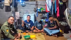 Satgas Pamtas RI-Malaysia Yonarmed 19/Bogani Terima Sukarela Dua Senjata Rakitan dan Sisik Trenggiling dari Warga Perbatasan